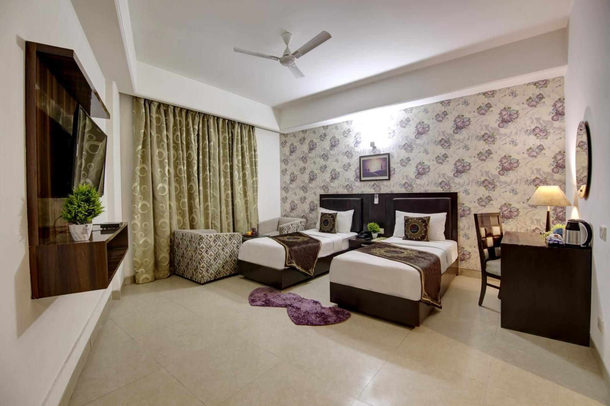 Hotel Venus Plaza Ню Делхи Екстериор снимка