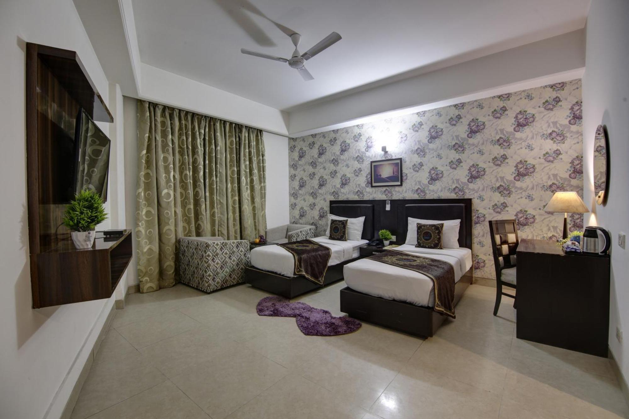 Hotel Venus Plaza Ню Делхи Екстериор снимка