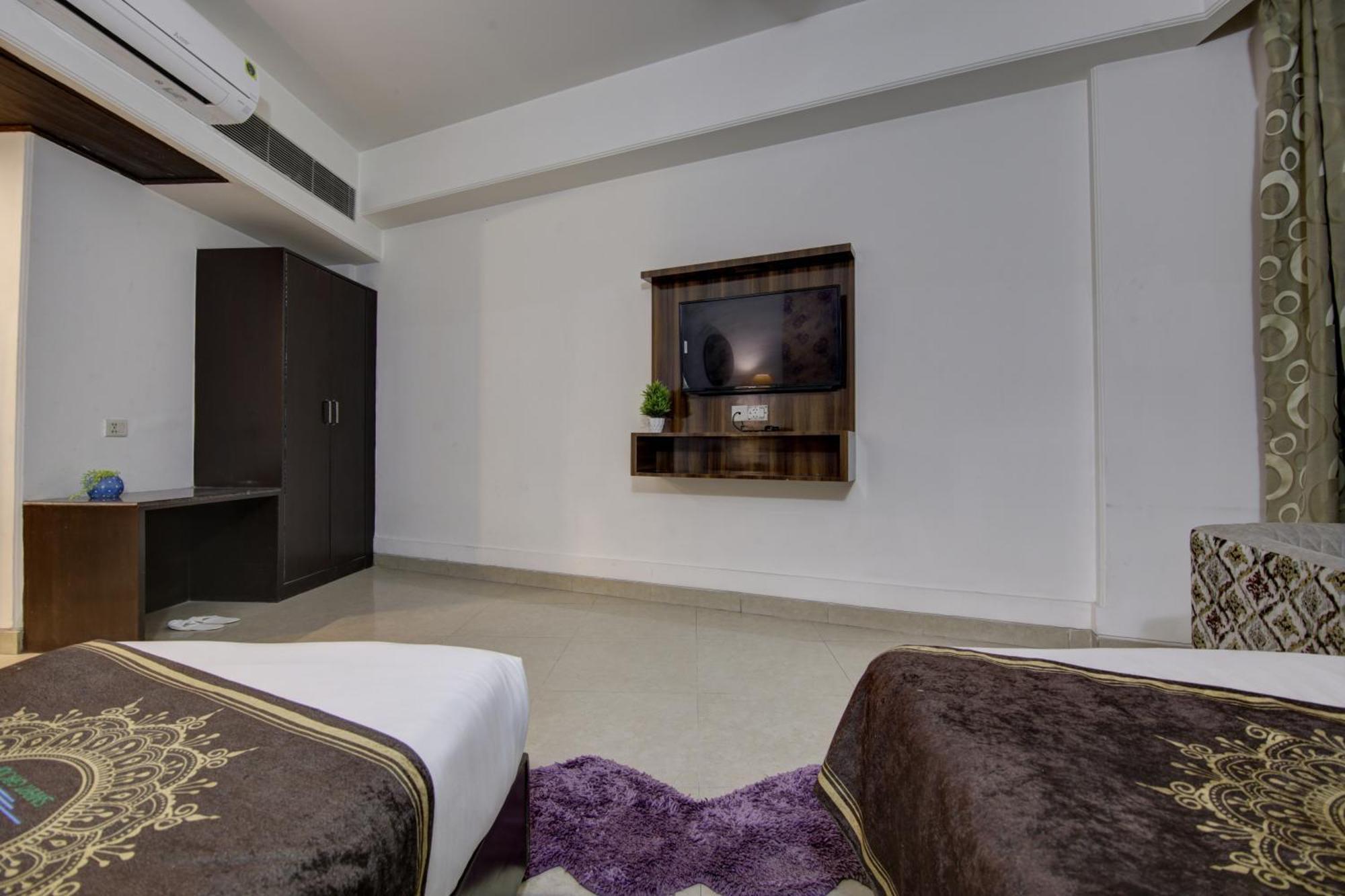 Hotel Venus Plaza Ню Делхи Екстериор снимка