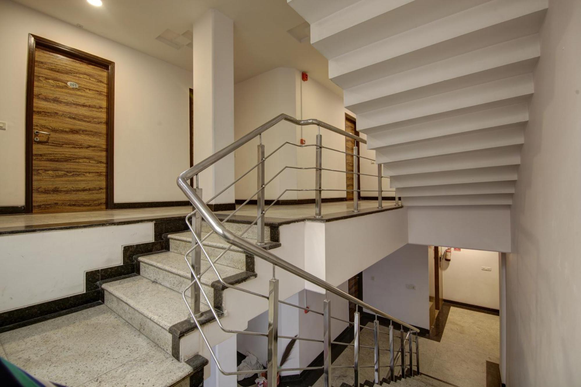 Hotel Venus Plaza Ню Делхи Екстериор снимка