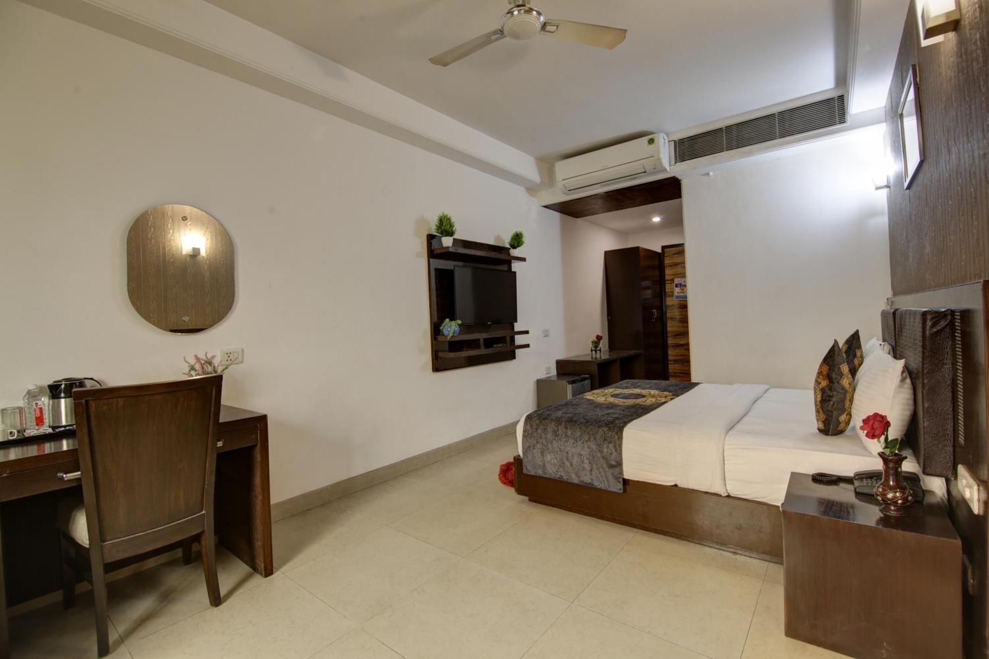 Hotel Venus Plaza Ню Делхи Екстериор снимка