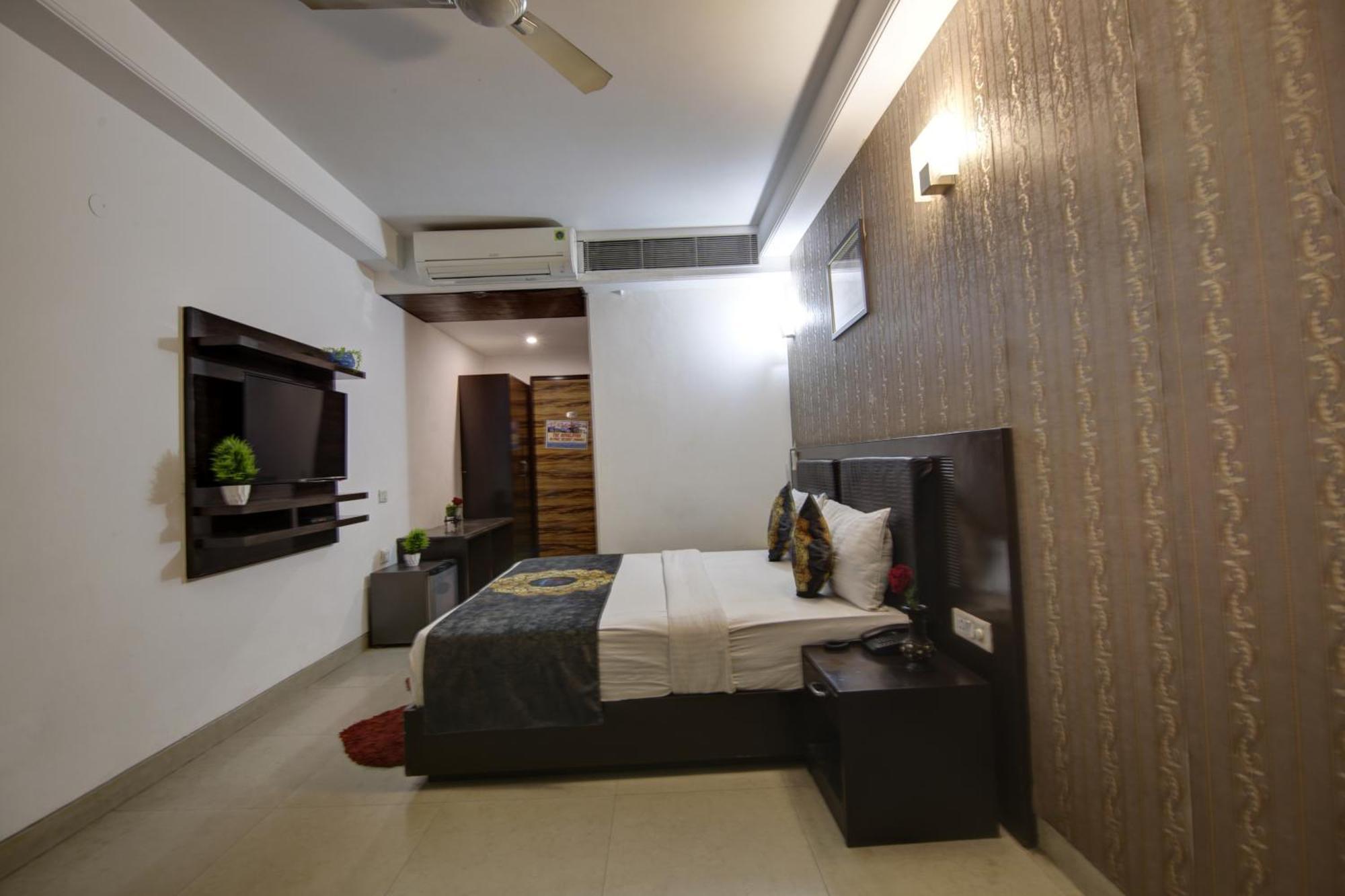 Hotel Venus Plaza Ню Делхи Екстериор снимка
