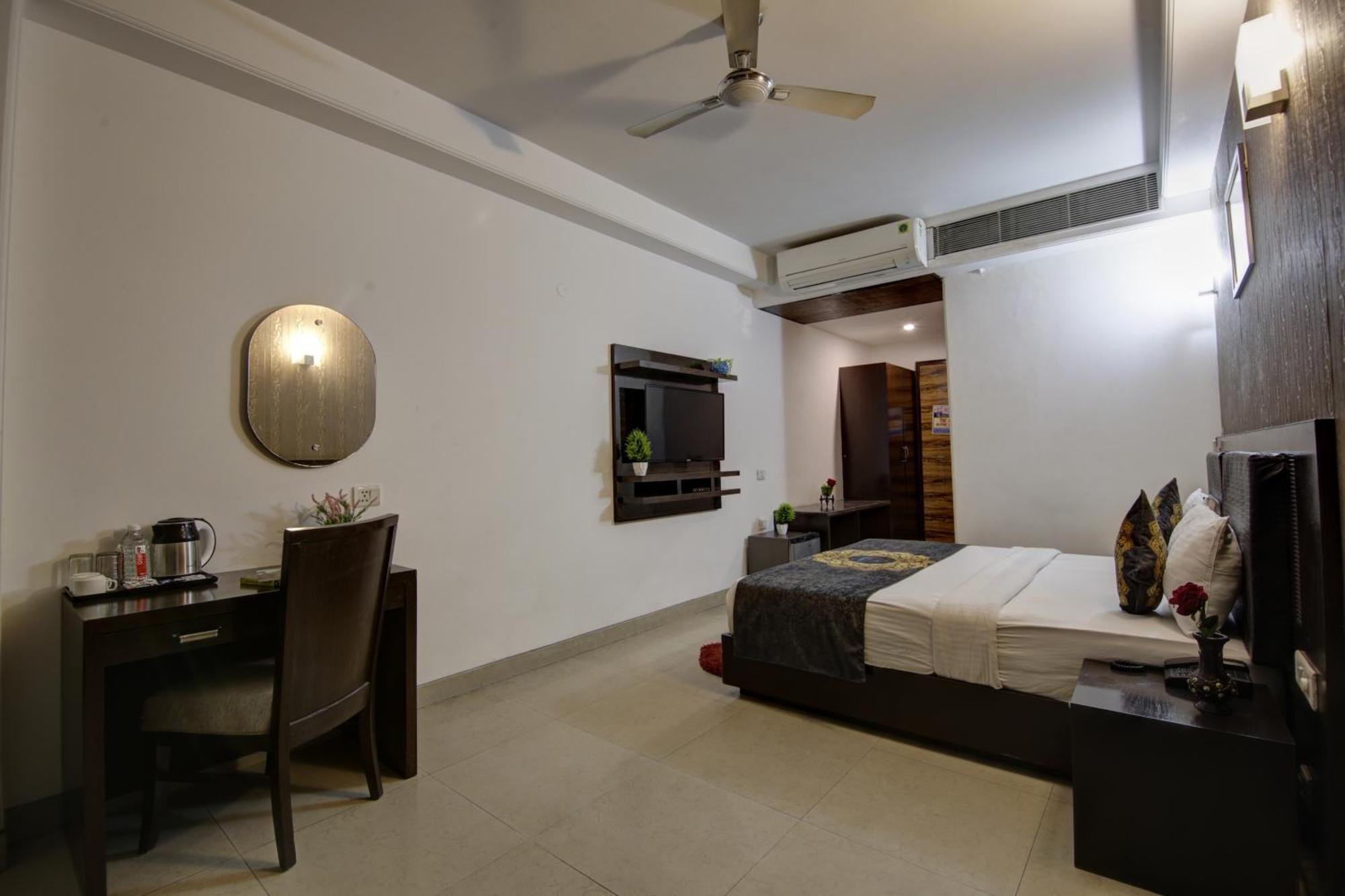 Hotel Venus Plaza Ню Делхи Екстериор снимка