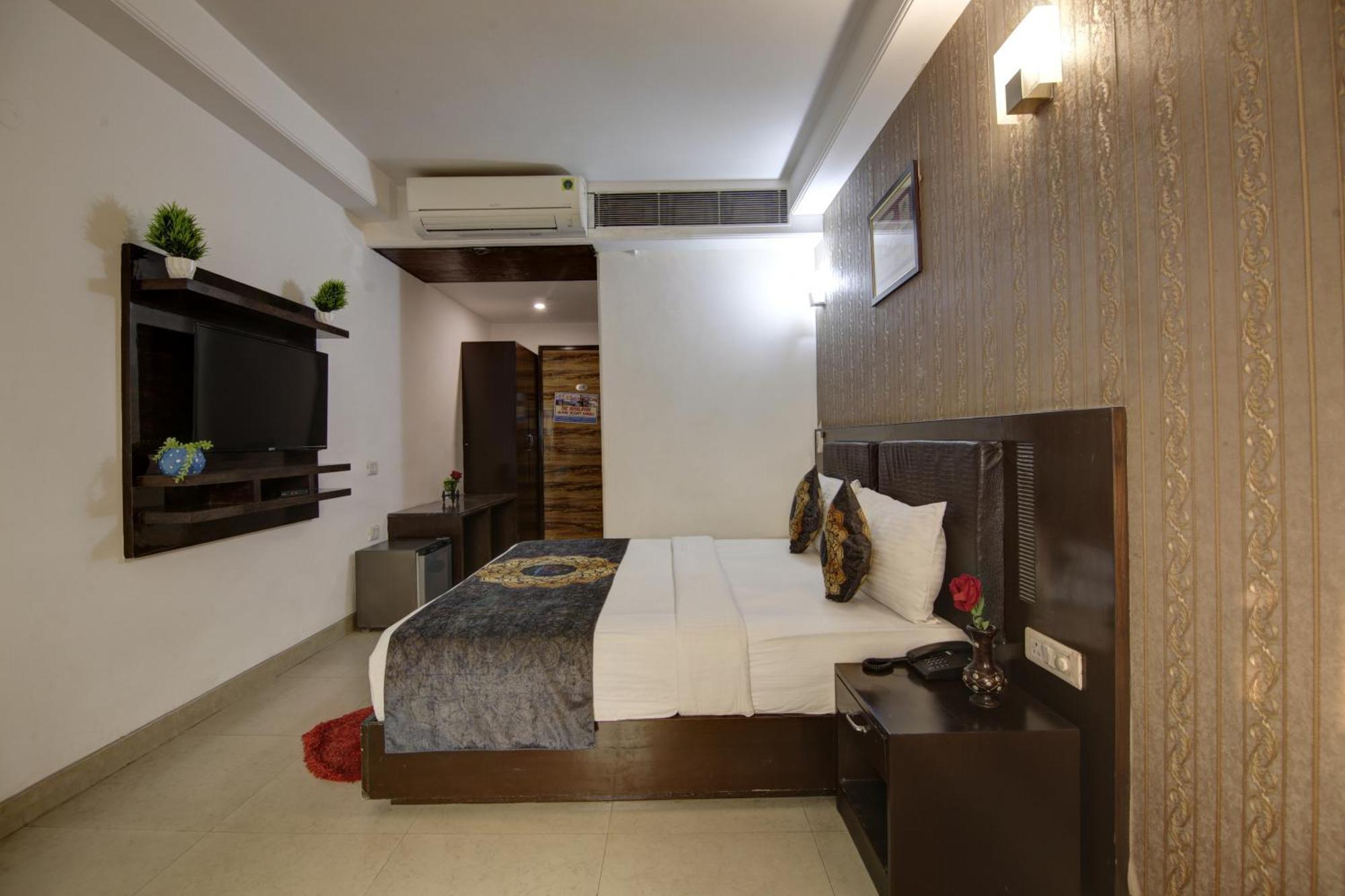 Hotel Venus Plaza Ню Делхи Екстериор снимка