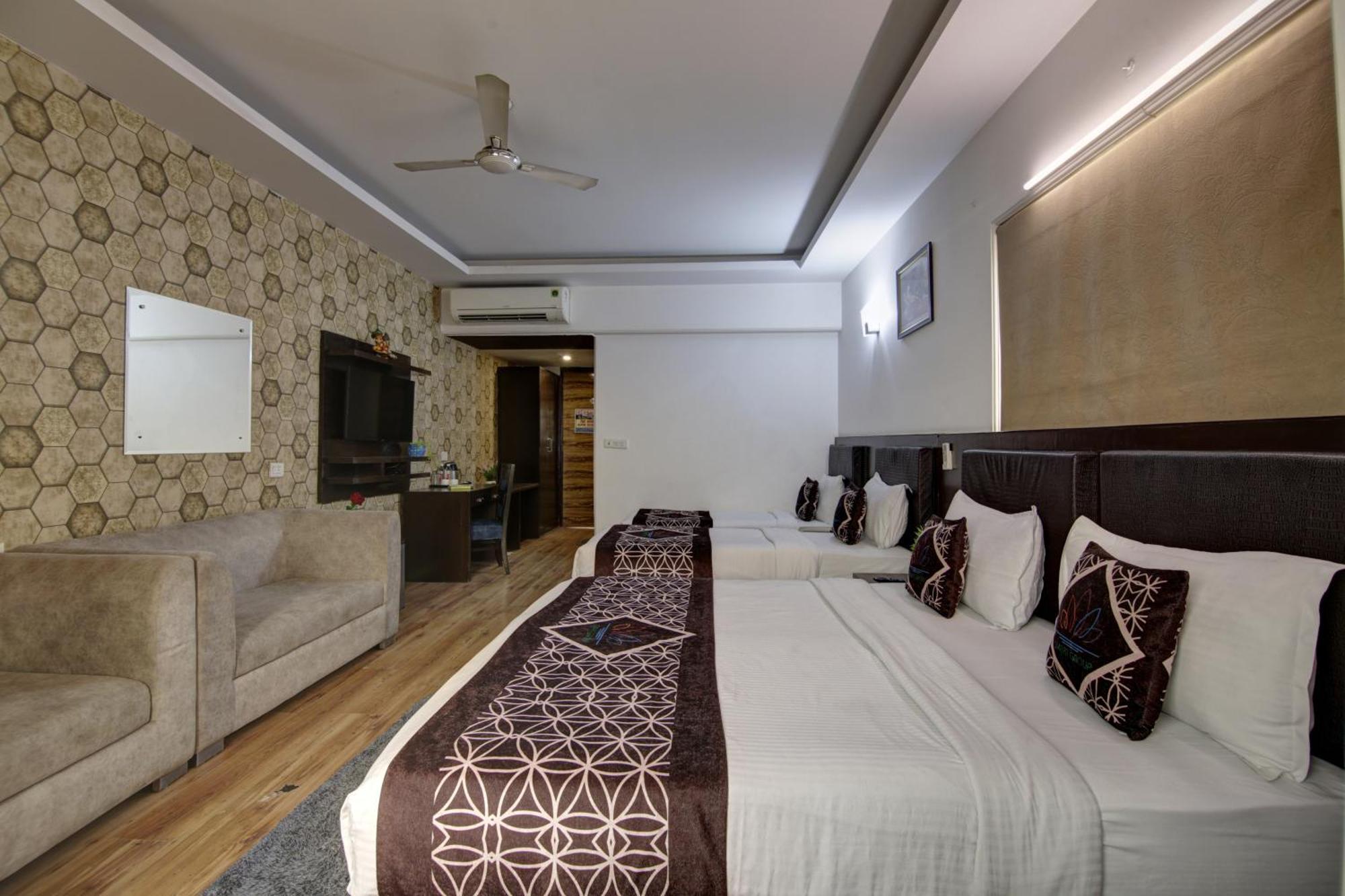 Hotel Venus Plaza Ню Делхи Екстериор снимка