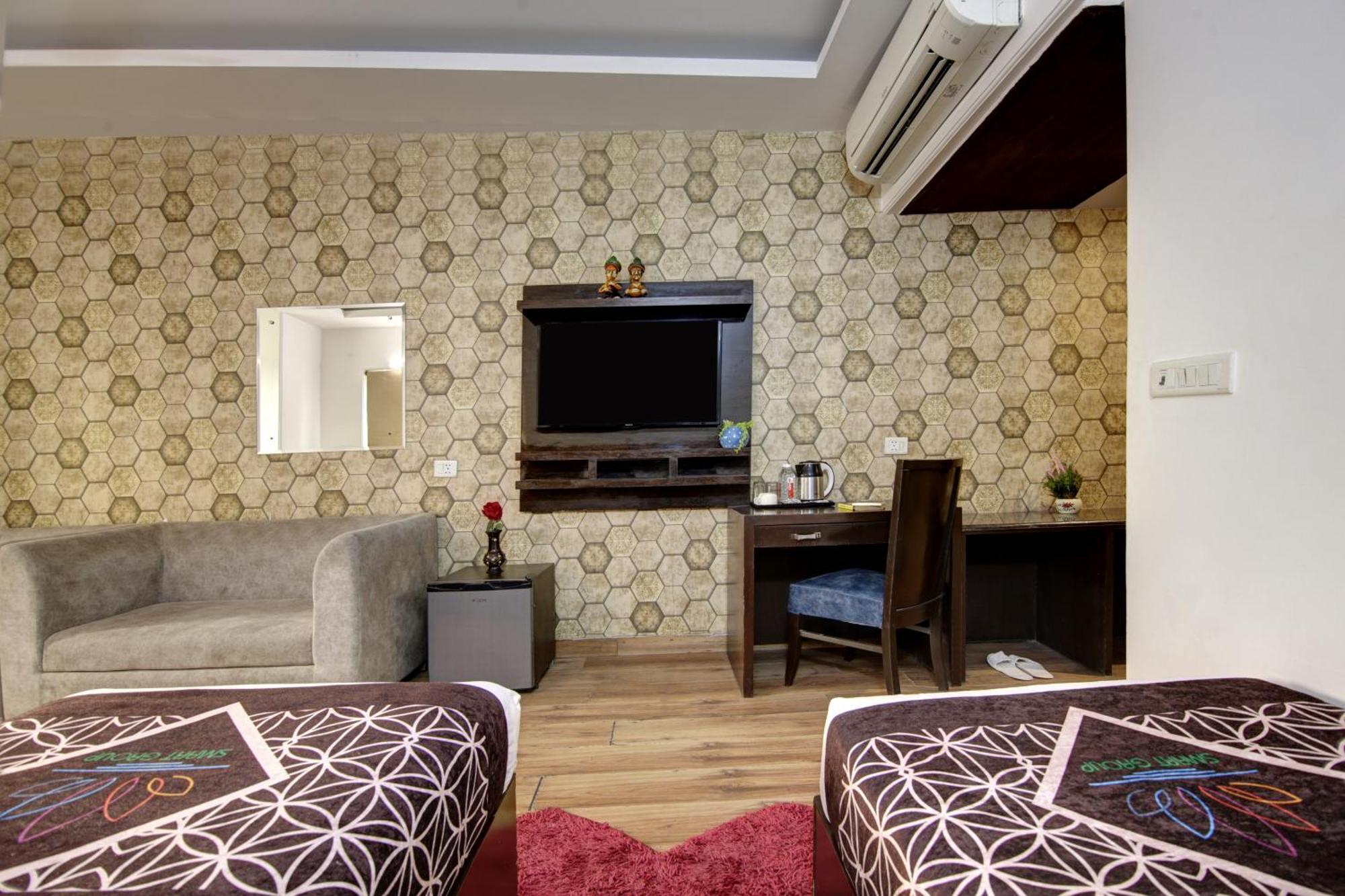 Hotel Venus Plaza Ню Делхи Екстериор снимка